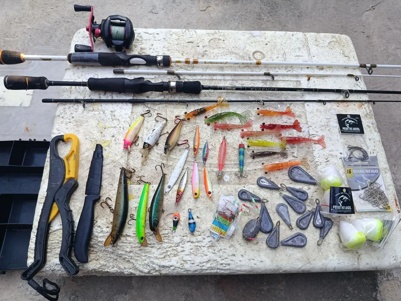 Kit de Pesca Completo - Varas, Iscas, Chumbadas