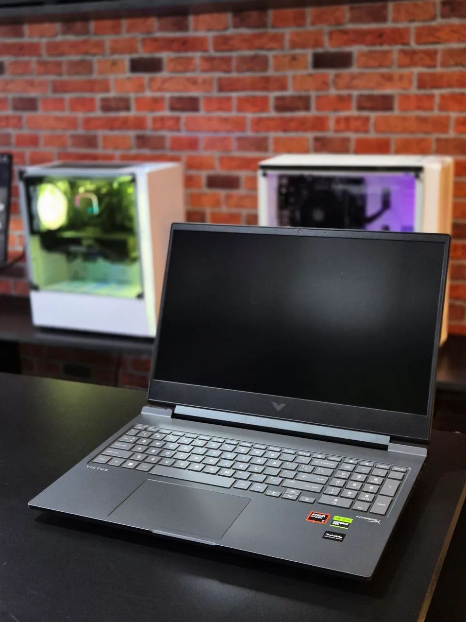 Notebook Gamer HP Victus - RTX 4070 / R7 8845HS