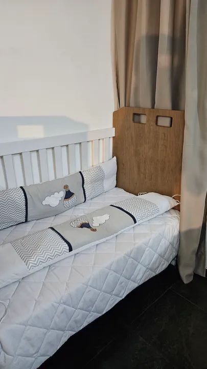 Berço de Bebê com Kit de Cama - Foto 2