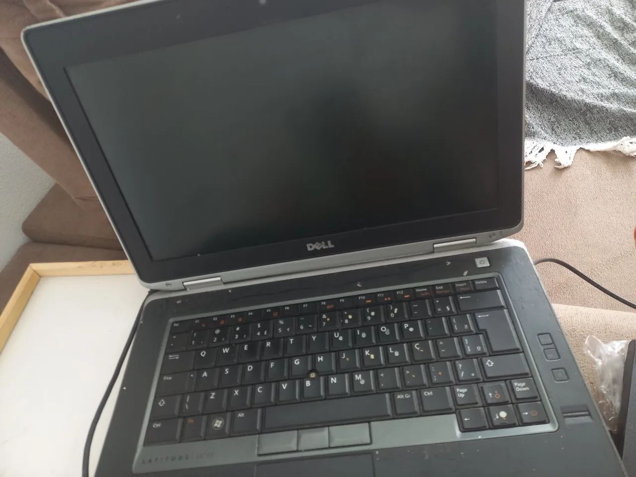 Notebook Dell com mouse, carregador, apoio de mãos  - Foto 2