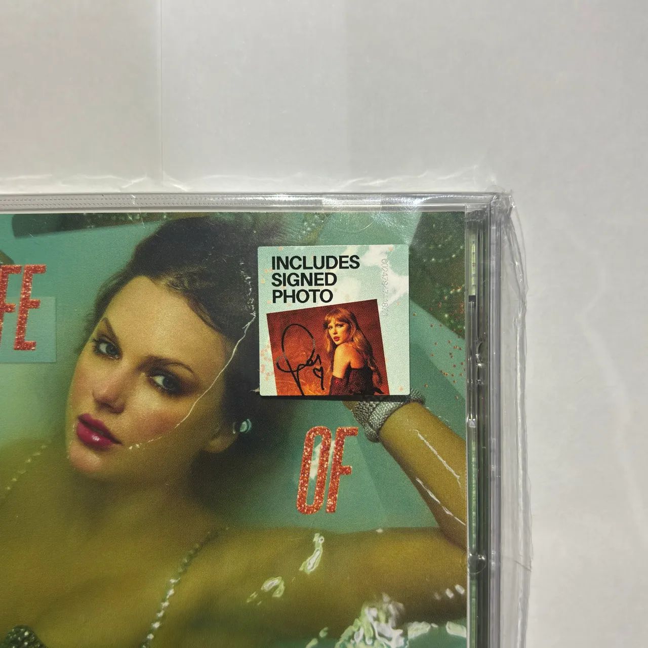 CD Taylor Swift The Life Of A Showgirl + Hand Signed Photo 3