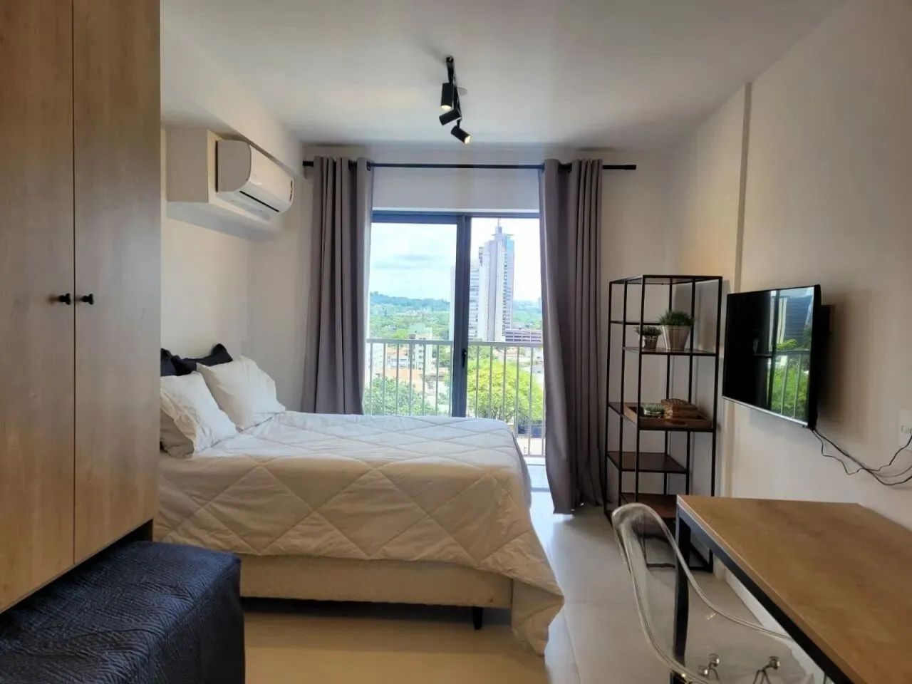Apartamento mobiliado para locação com 27m², Pinheiros, São Paulo.