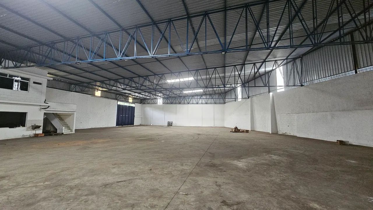 Galpão de 1050 m2 ao lado da Rod. Lindenberg
