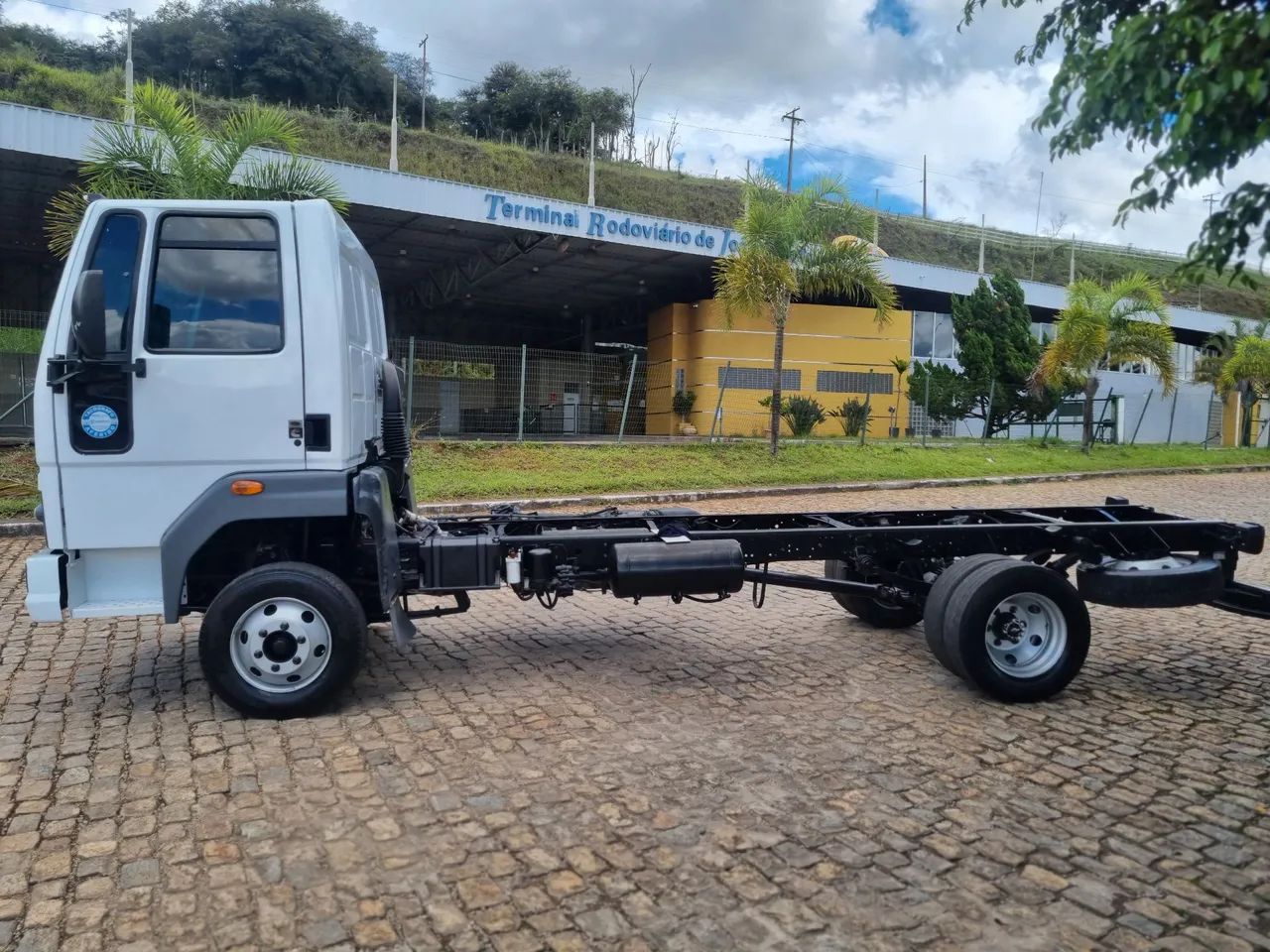 Caminhão Cargo 816 3/4 ano 2015 - Foto 8