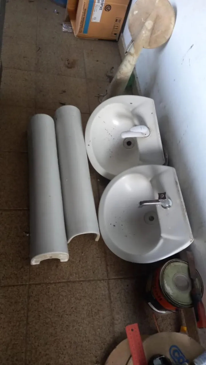 Pias de banheiro