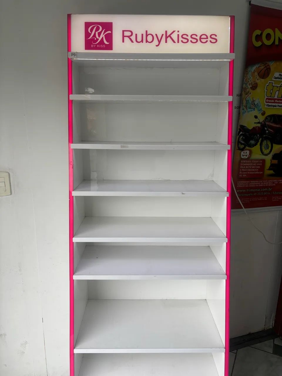 Expositor de maquiagens 