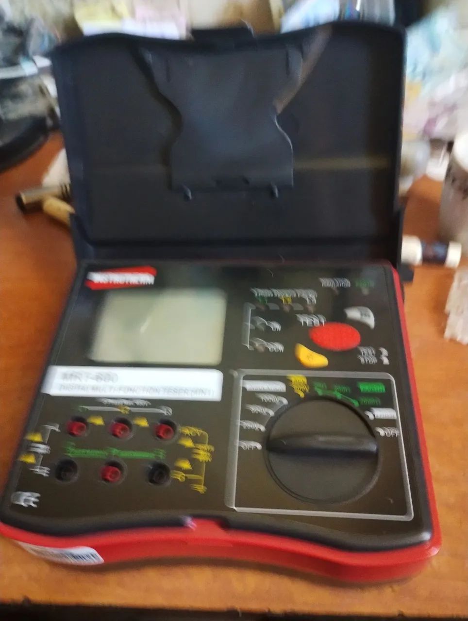 Megometro INSTRUTHERM MRT 600