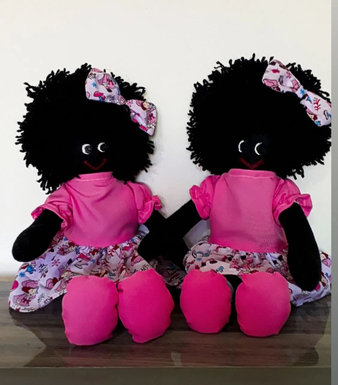  Bonecas de Feltro e Tecido - Negra - Vestido Rosa
