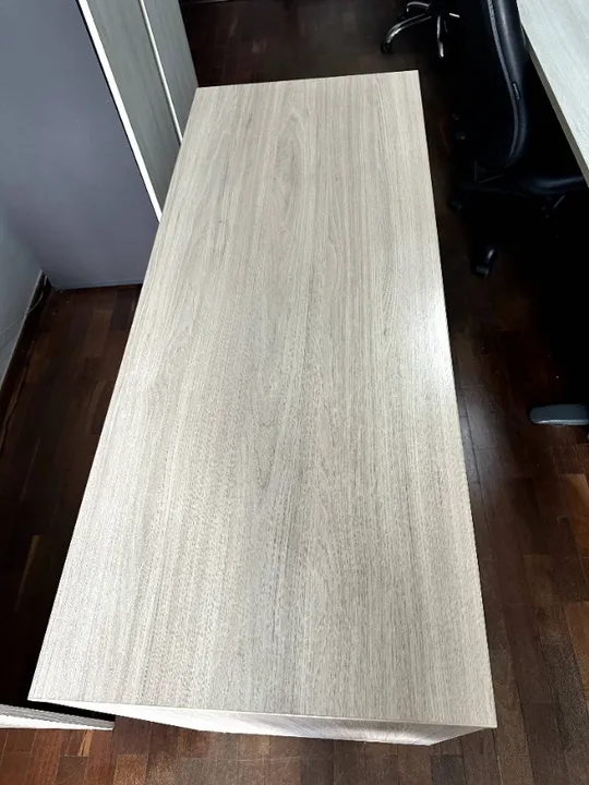 Mesa "tipo aparador"