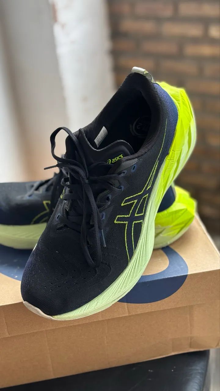 Asics Novablast 4 cor preta n42 - Bom estado - Foto 3