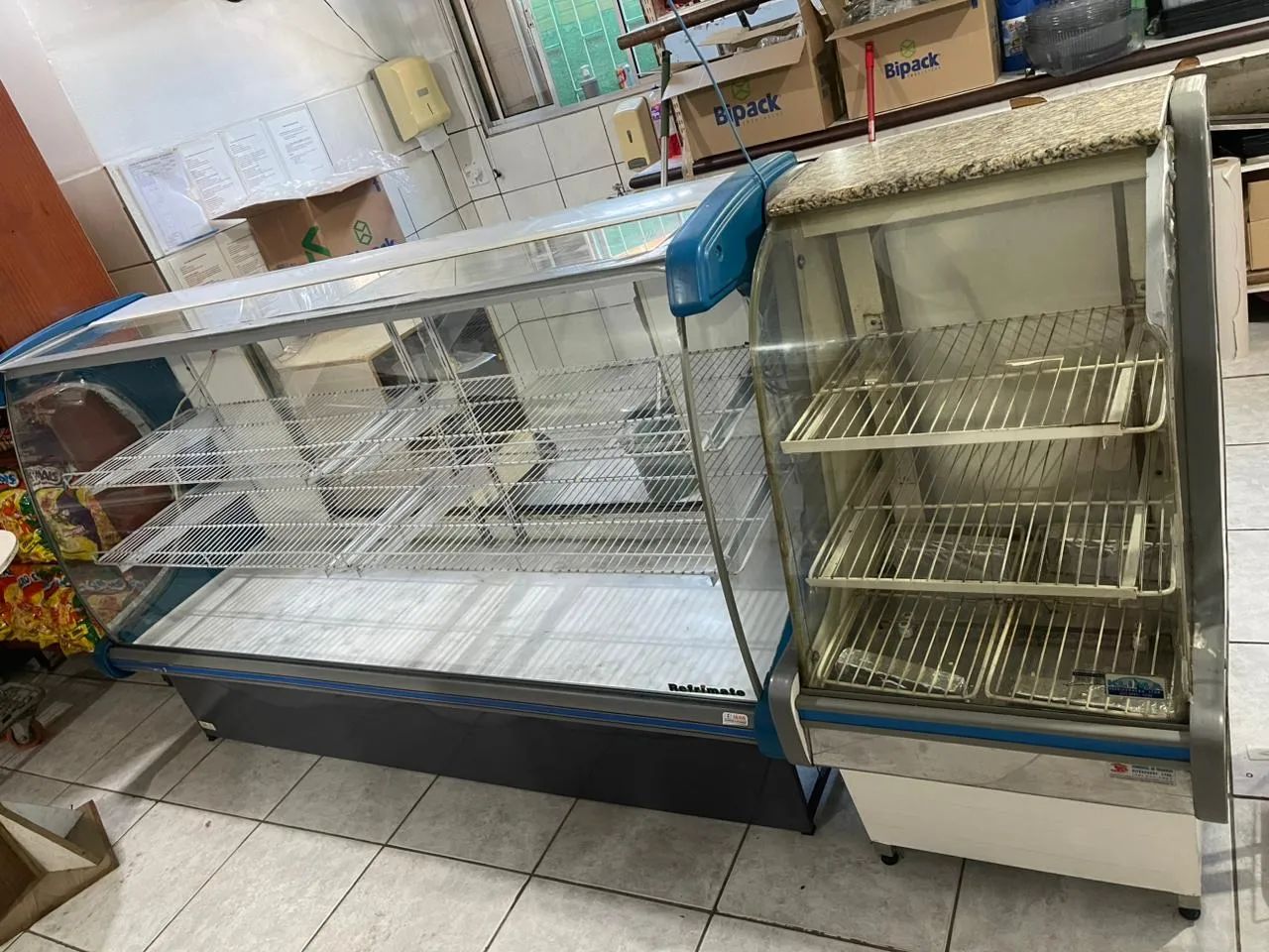 Balcão seco e estufa de salgados 