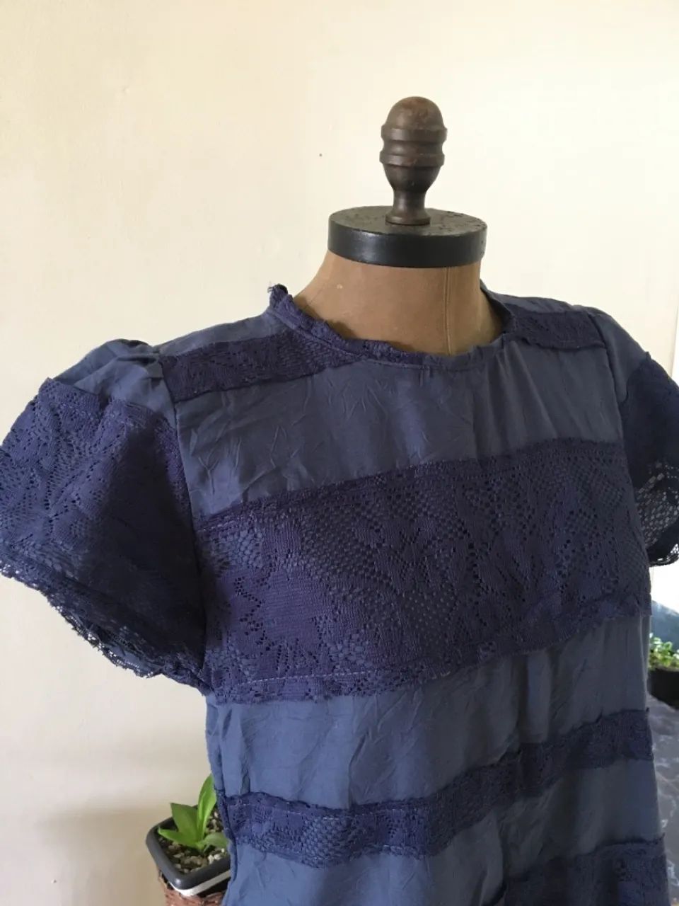 Vestido Azul detalhado com Renda - Foto 3