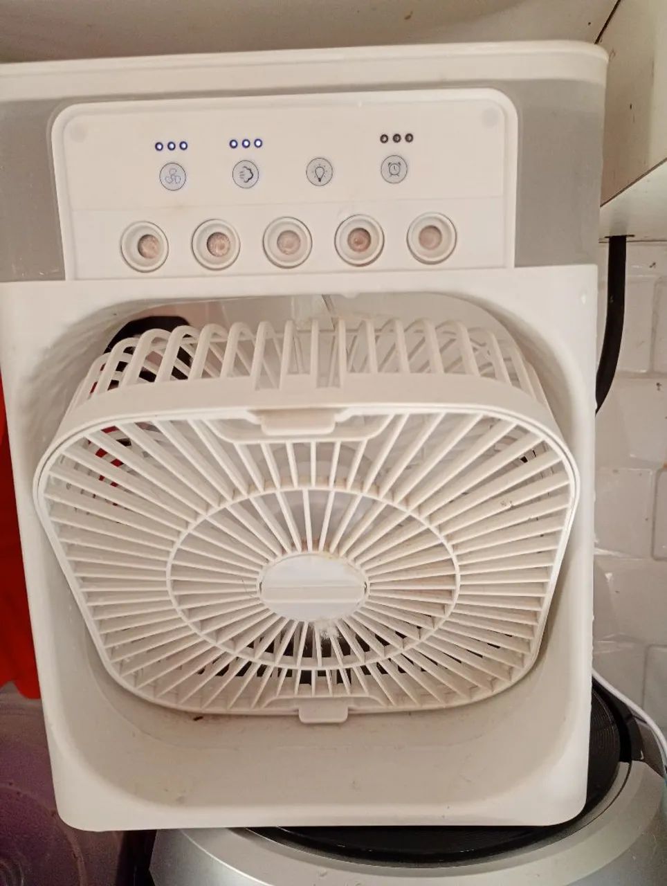 Ventilador e umidificador com luz de led com baixo consumo de energia