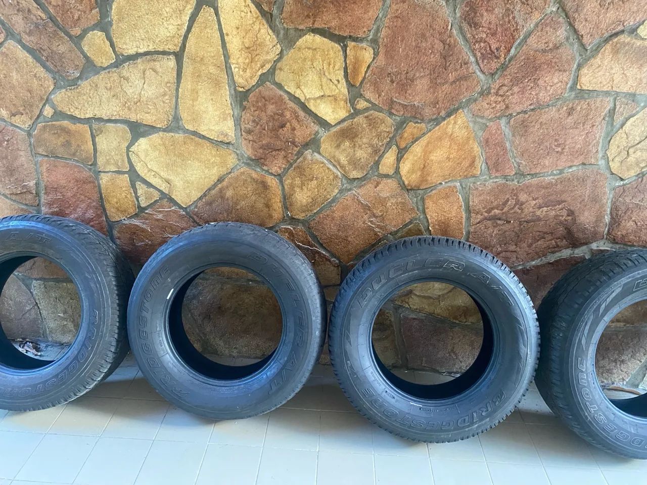 Pneus Bridgestone 265 65 R17 - Foto 3
