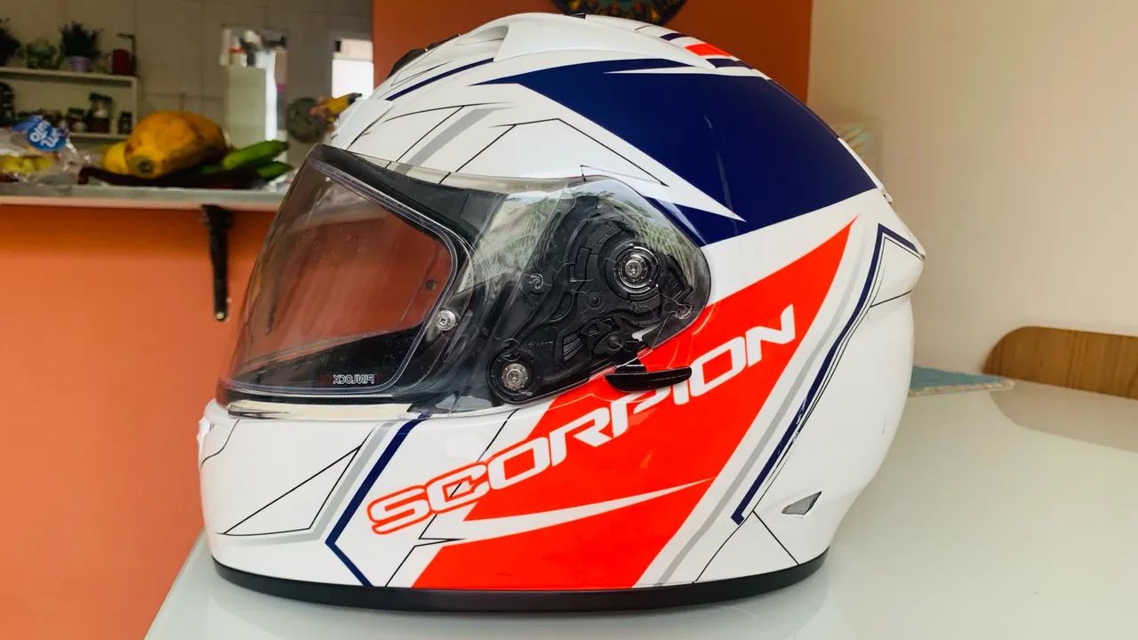 Capacete Scorpion semi novo 