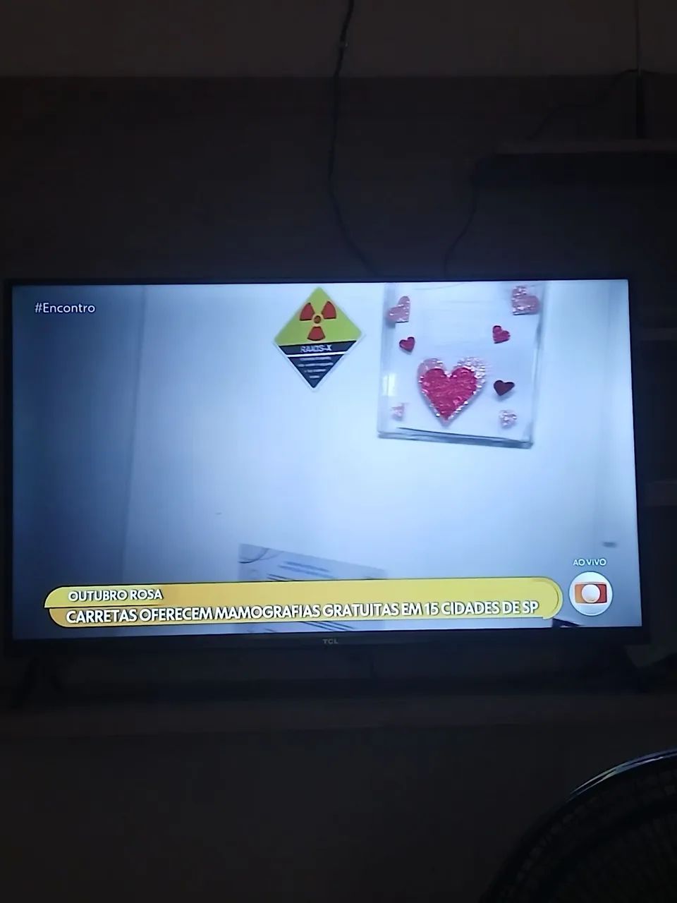 TV TCL DOIS MESES DE USO AINDA COM GARANTIA TEM CAIXA  - Foto 2