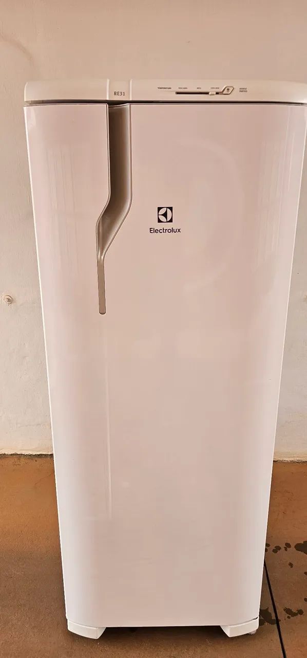 Geladeira electrolux RE31