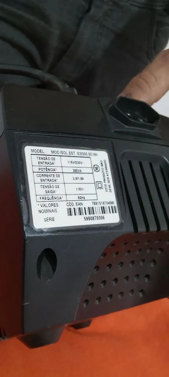 Fonte estabilizadora 110/220V APC mie g3 - Foto 2