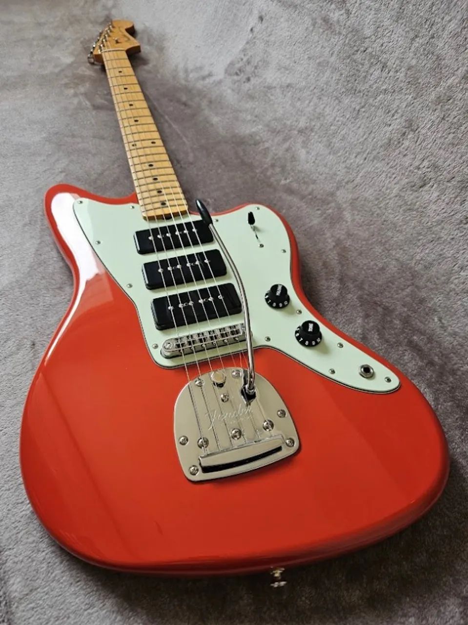 Guitarra Fender Noventa Jazzmaster - México - Avalio trocas