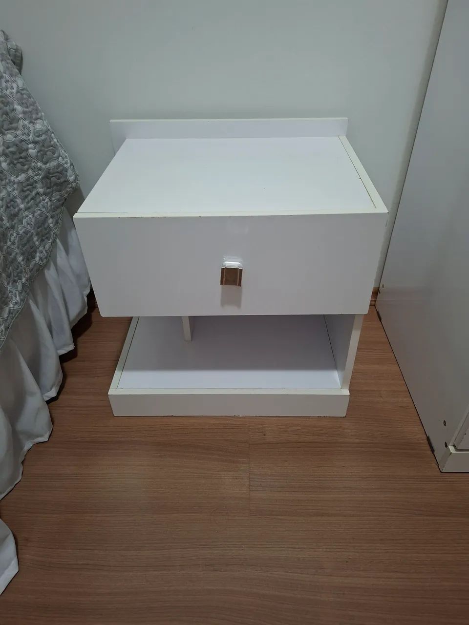 Guarda roupa 4 portas Bartira e criado mudo - Foto 5
