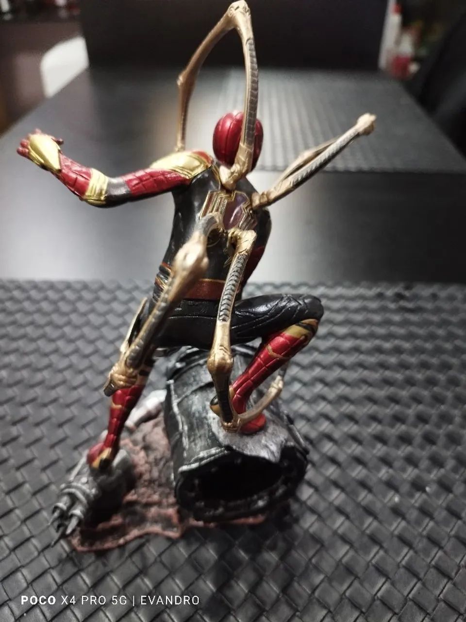 Estátua Homem-Aranha  - Foto 4