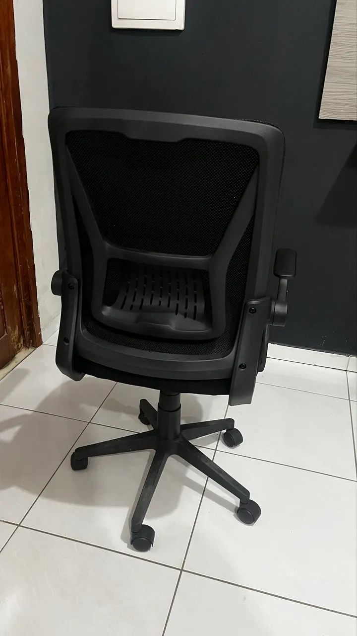 Cadeira de escritório Semi nova  - Foto 3