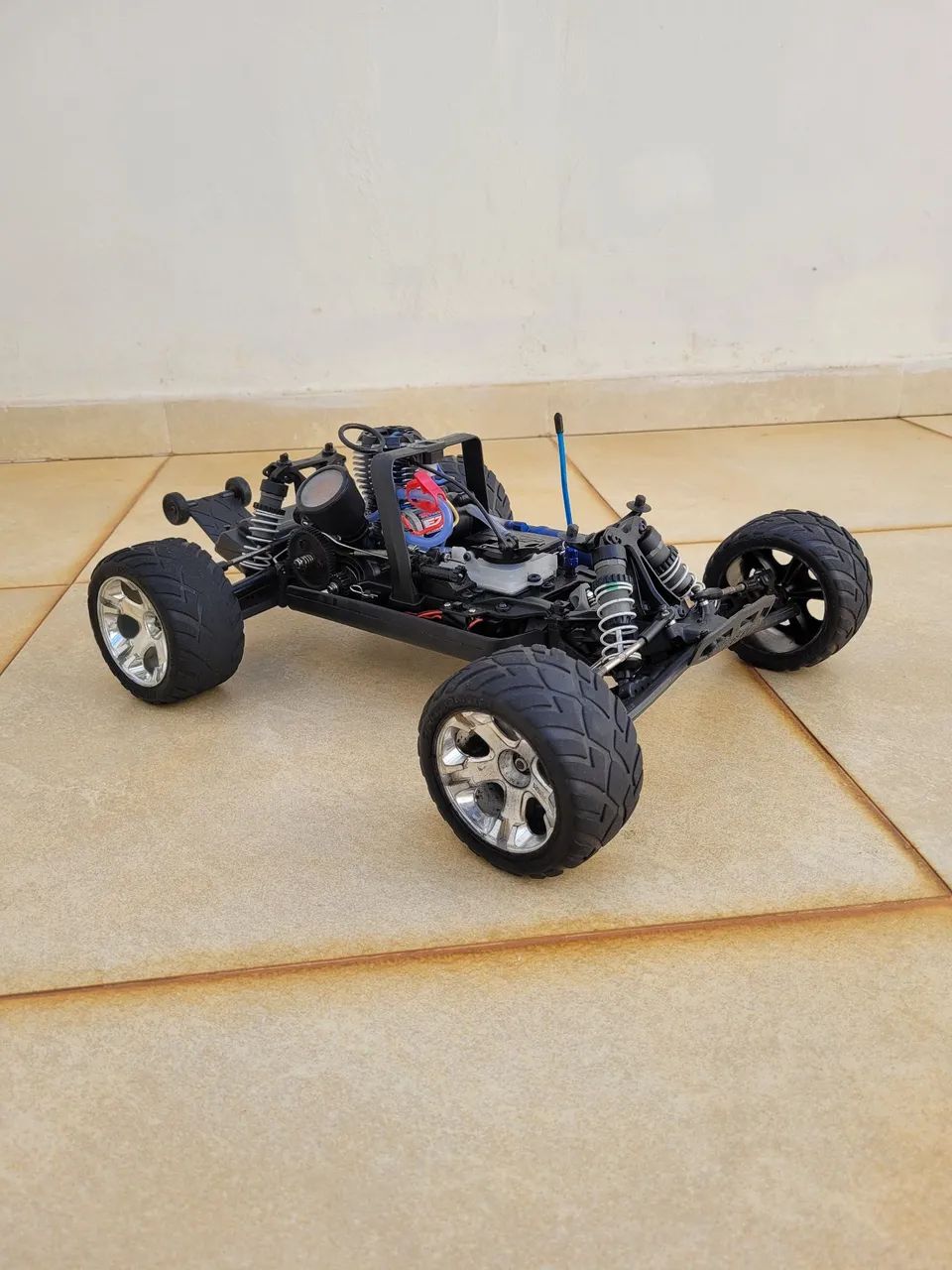 Automodelo Traxxas Jato 3.3  - Foto 4