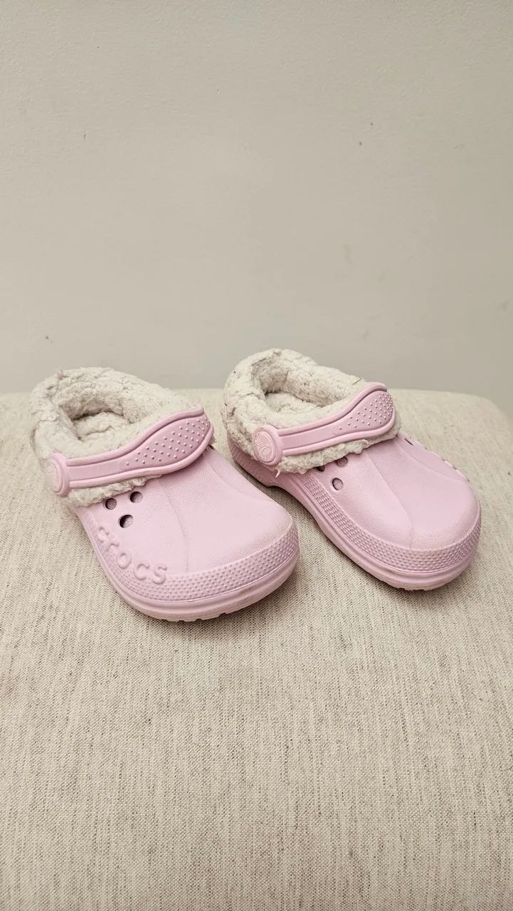 Crocs infantil forrado 23