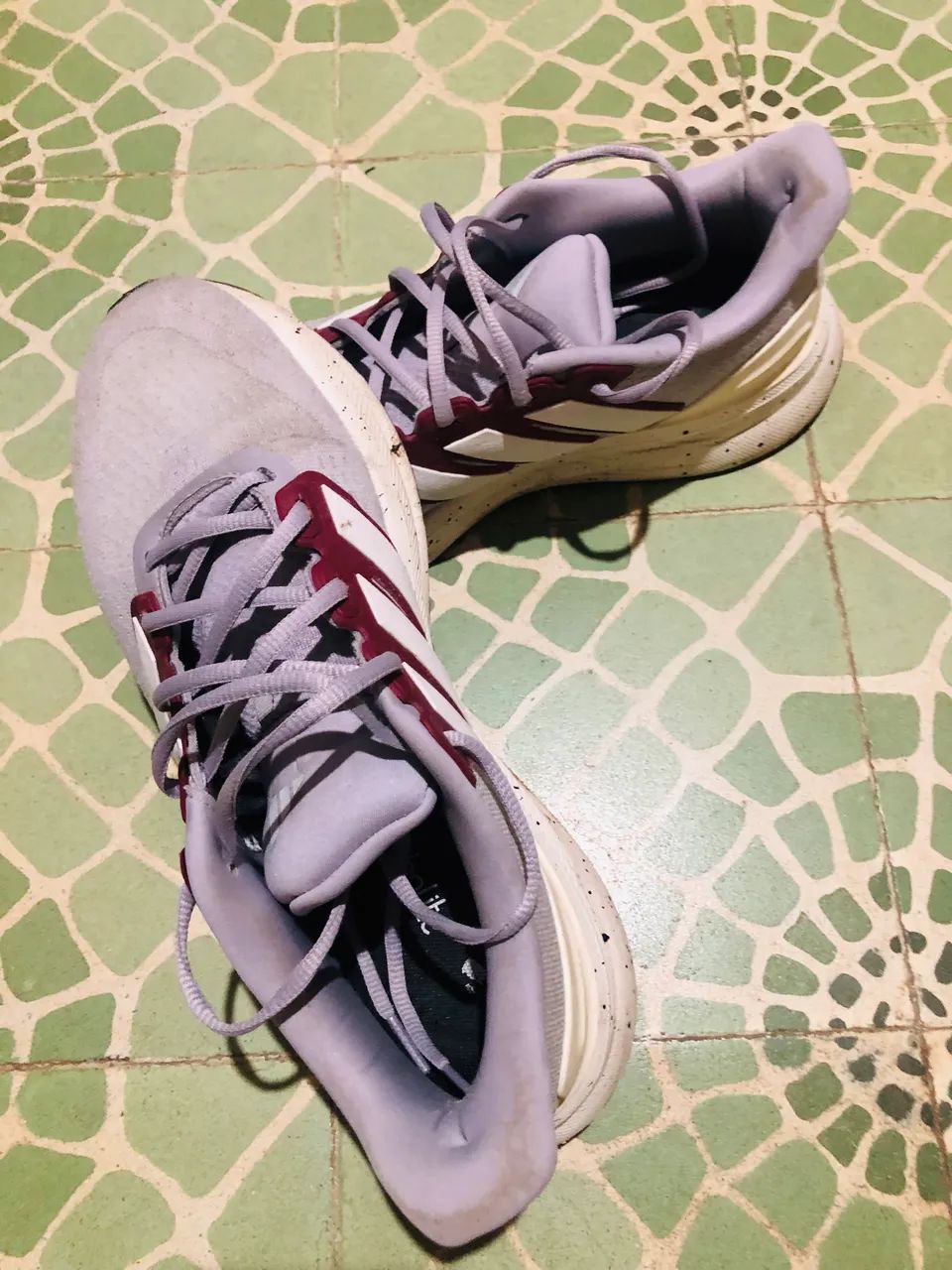Tênis adidas excelente  - Foto 2