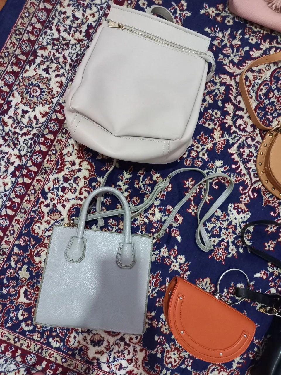 Doação de bolsas, leia o anúncio. - Foto 4
