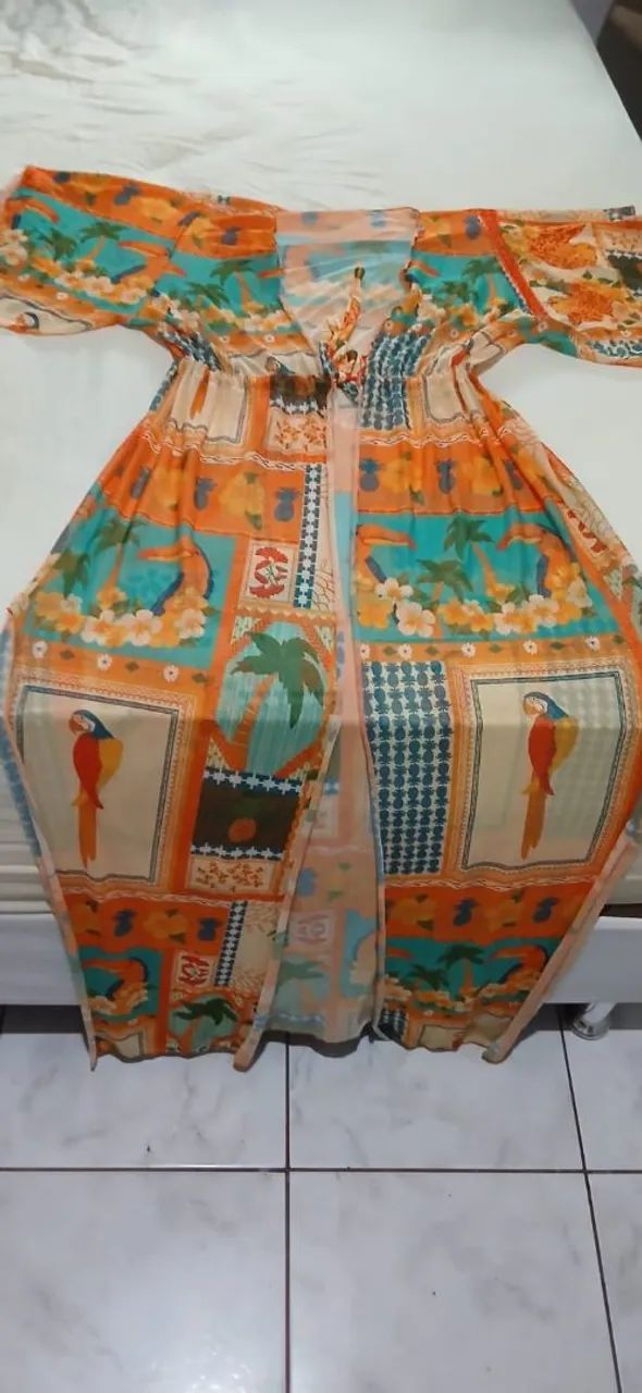 Saída de praia longa em tule 
