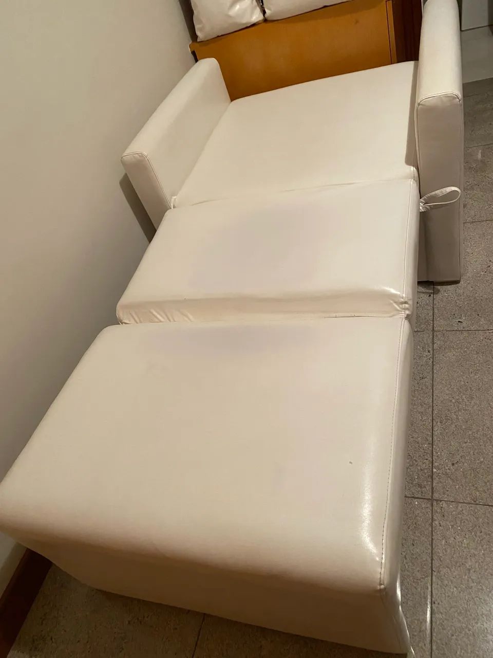 Vendo poltrona /cama de solteiro  perfeita para ambientes de pouco espaço - Foto 3