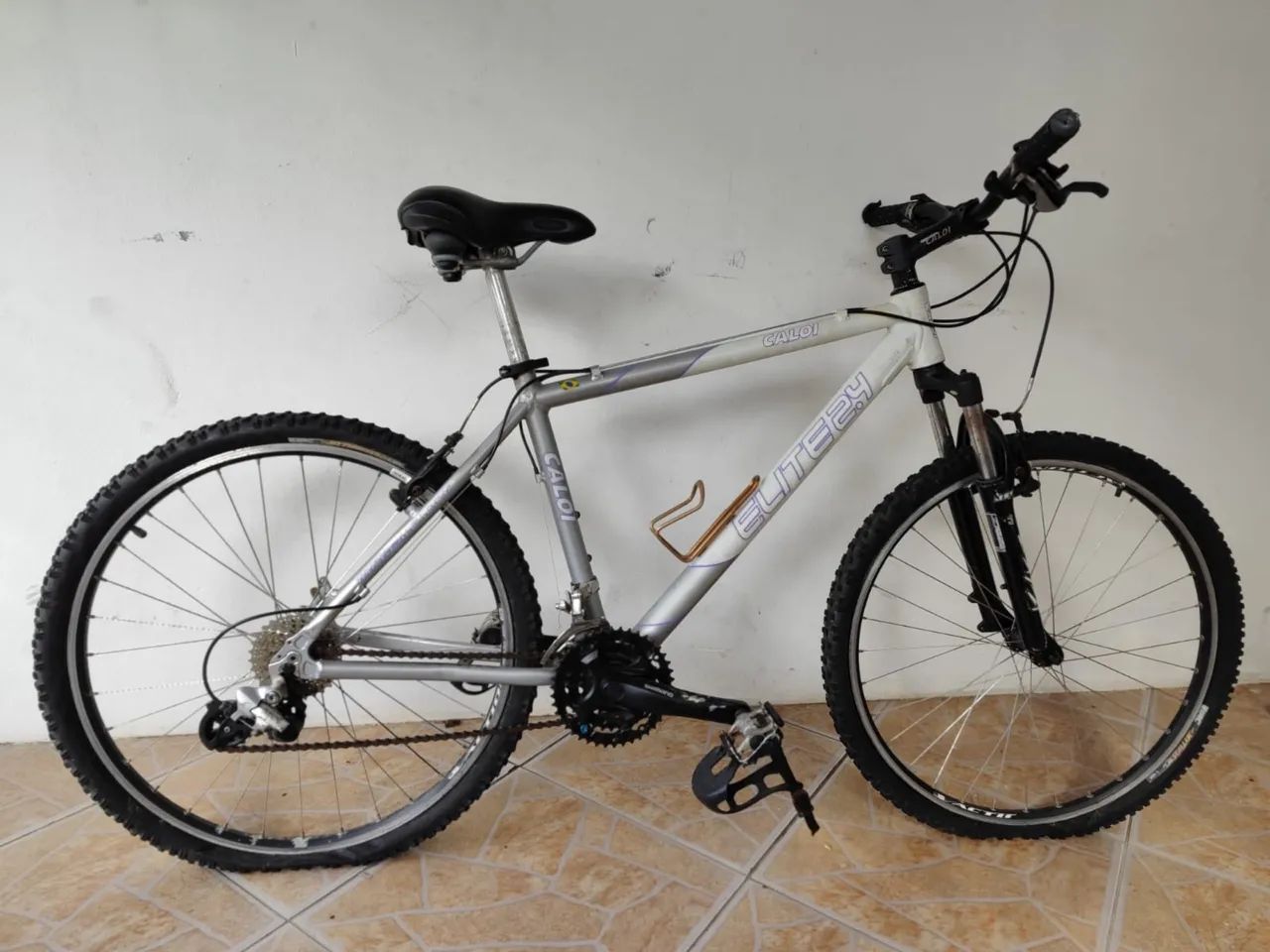 Bicicleta CALOI ELITE 2.4 ARO 26