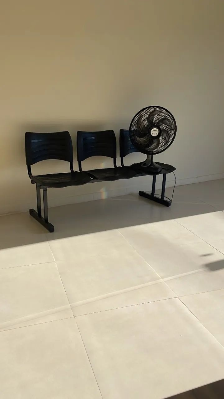 Mesa de escritório e cadeiras  - Foto 3