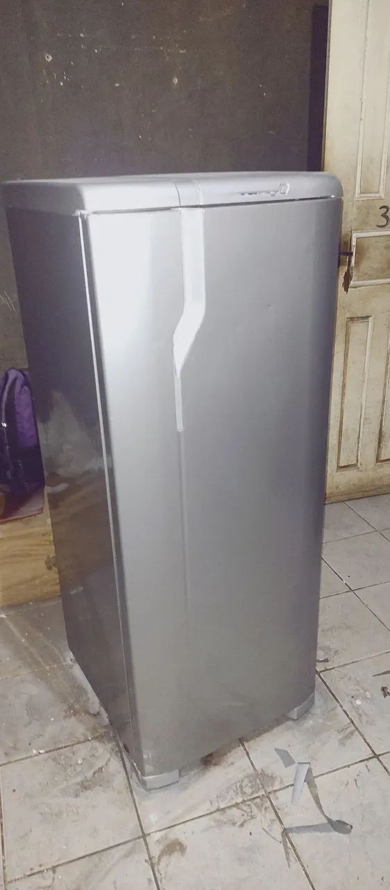 ENVELOPAMENTO E APLICAÇÃO DE PAPEL DE PAREDE