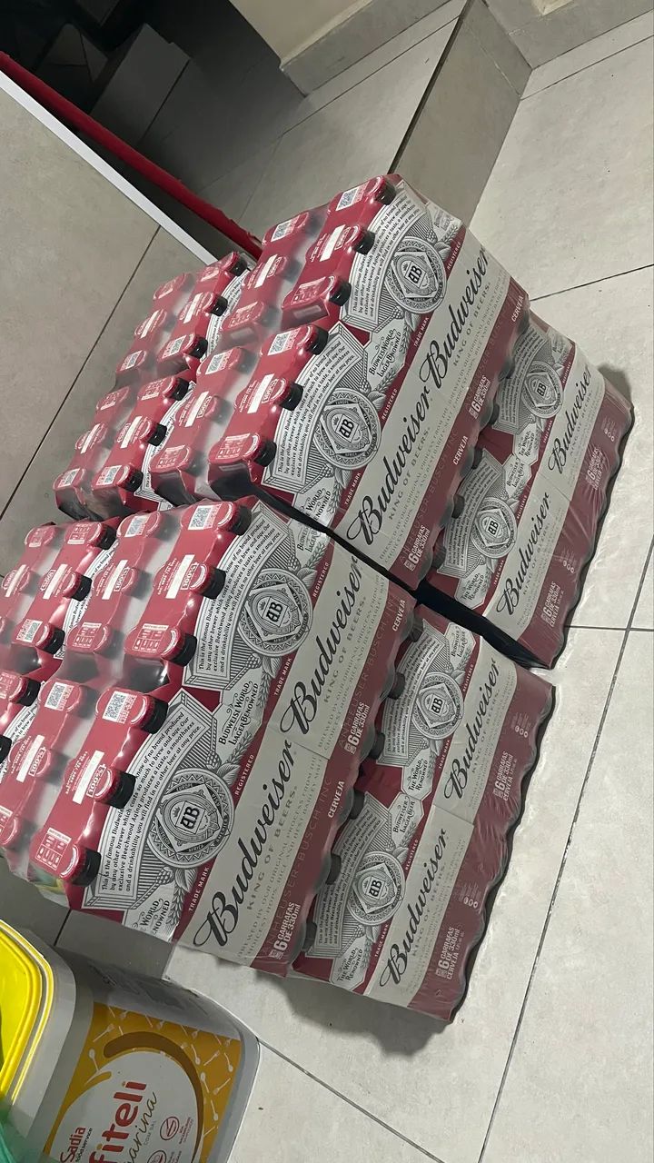 Budweiser Long Neck 330ml pack com 4 de 6 unidades
