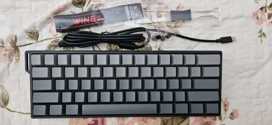 Teclado mecânico AULA Win 60 magnético