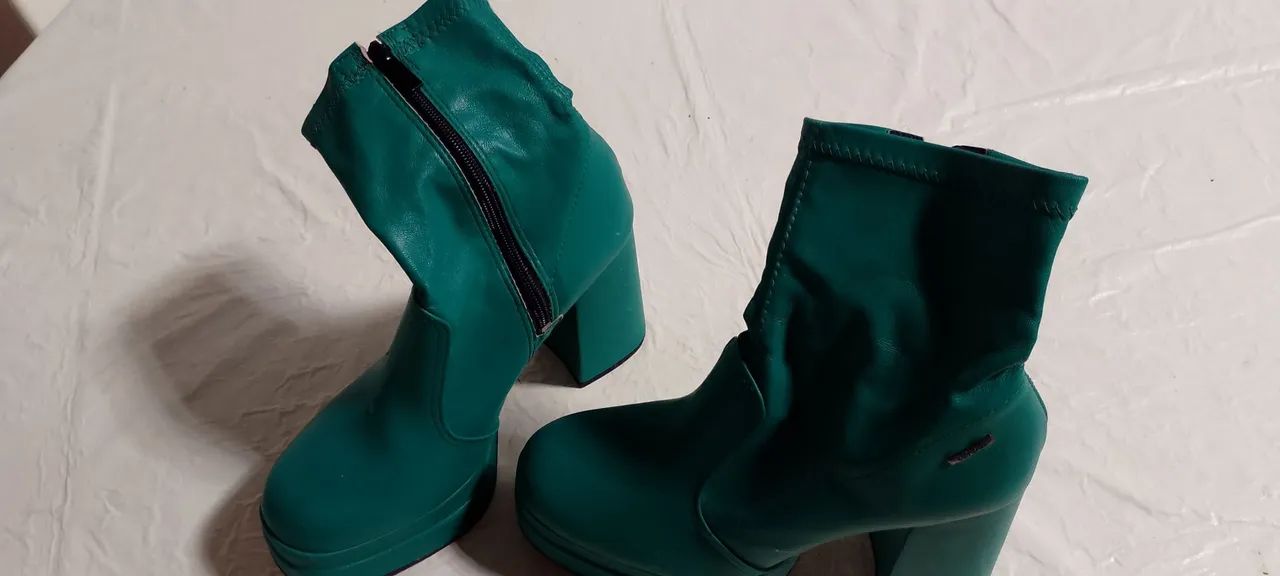 Bota cano curto sem nova 
