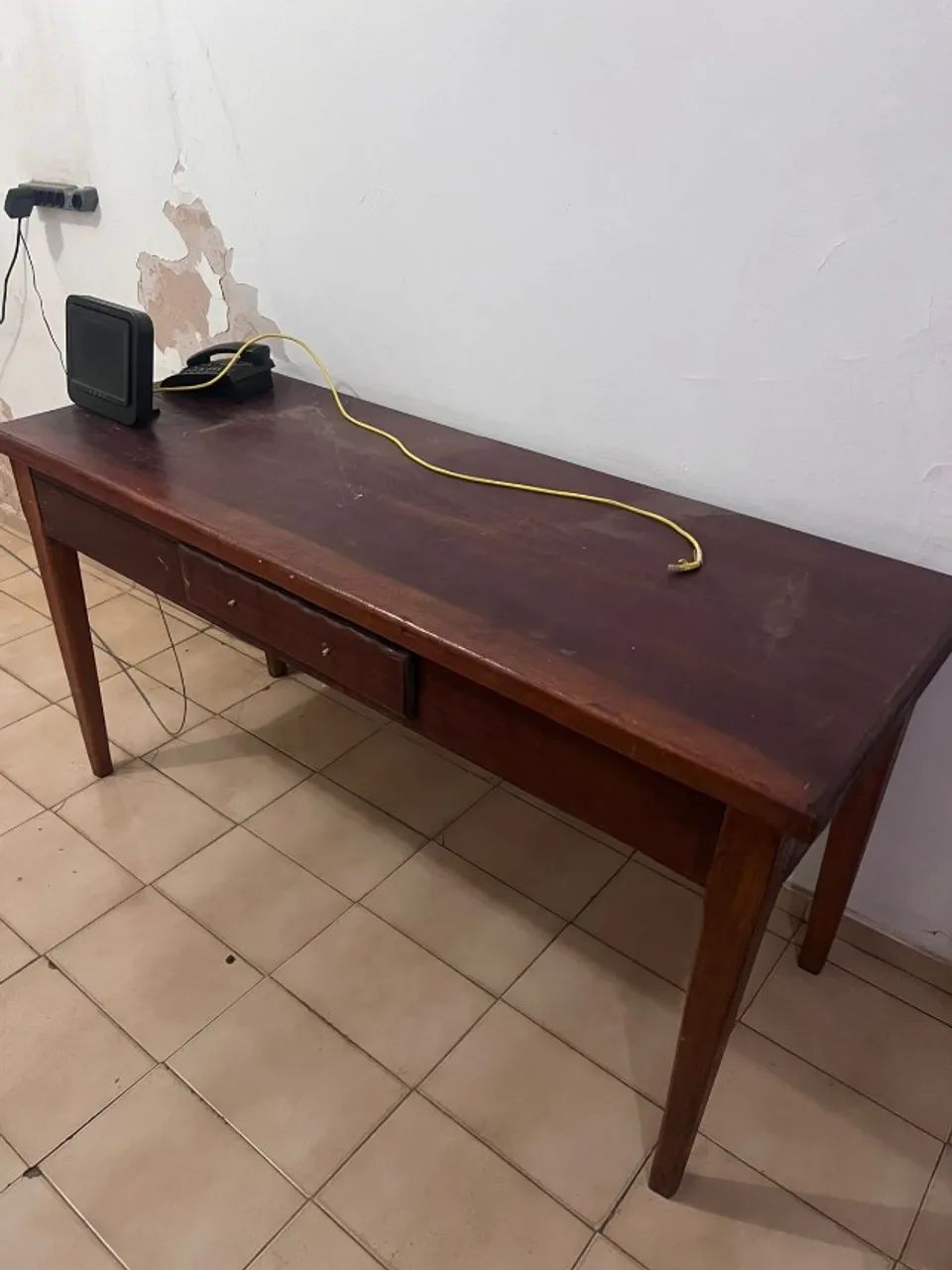 Mesa / Escrivaninha de Madeira Maciça - 1,50 m - Ótimo Estado - Foto 3