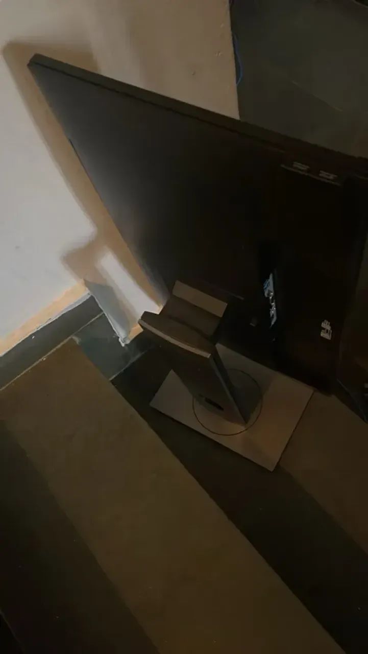 Monitor 24 DELL