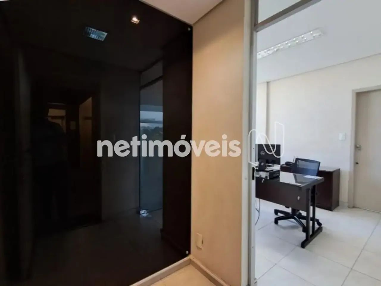 Conjunto de Salas a Venda na Rua Araguari com 90 m²;