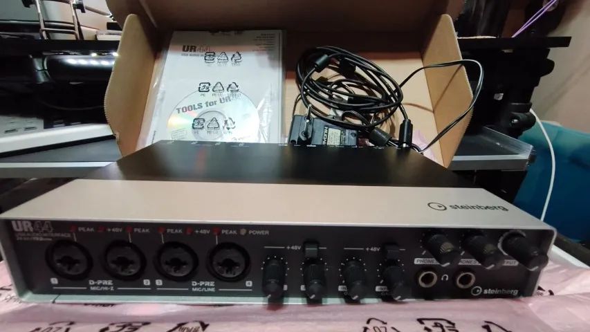 INTERFACE DE ÁUDIO - STEINBERG UR44