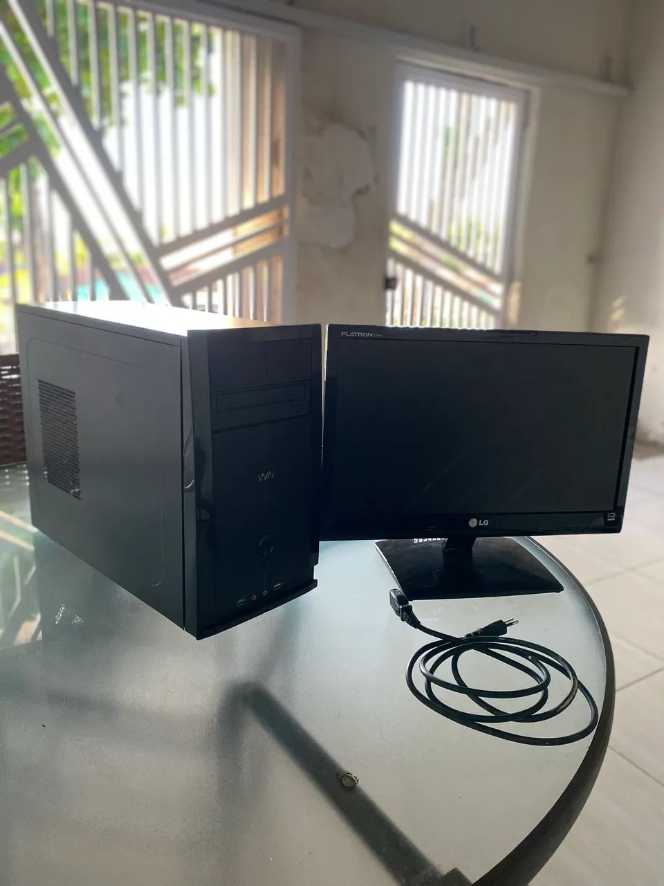 Kit completo de monitor e gabinete 