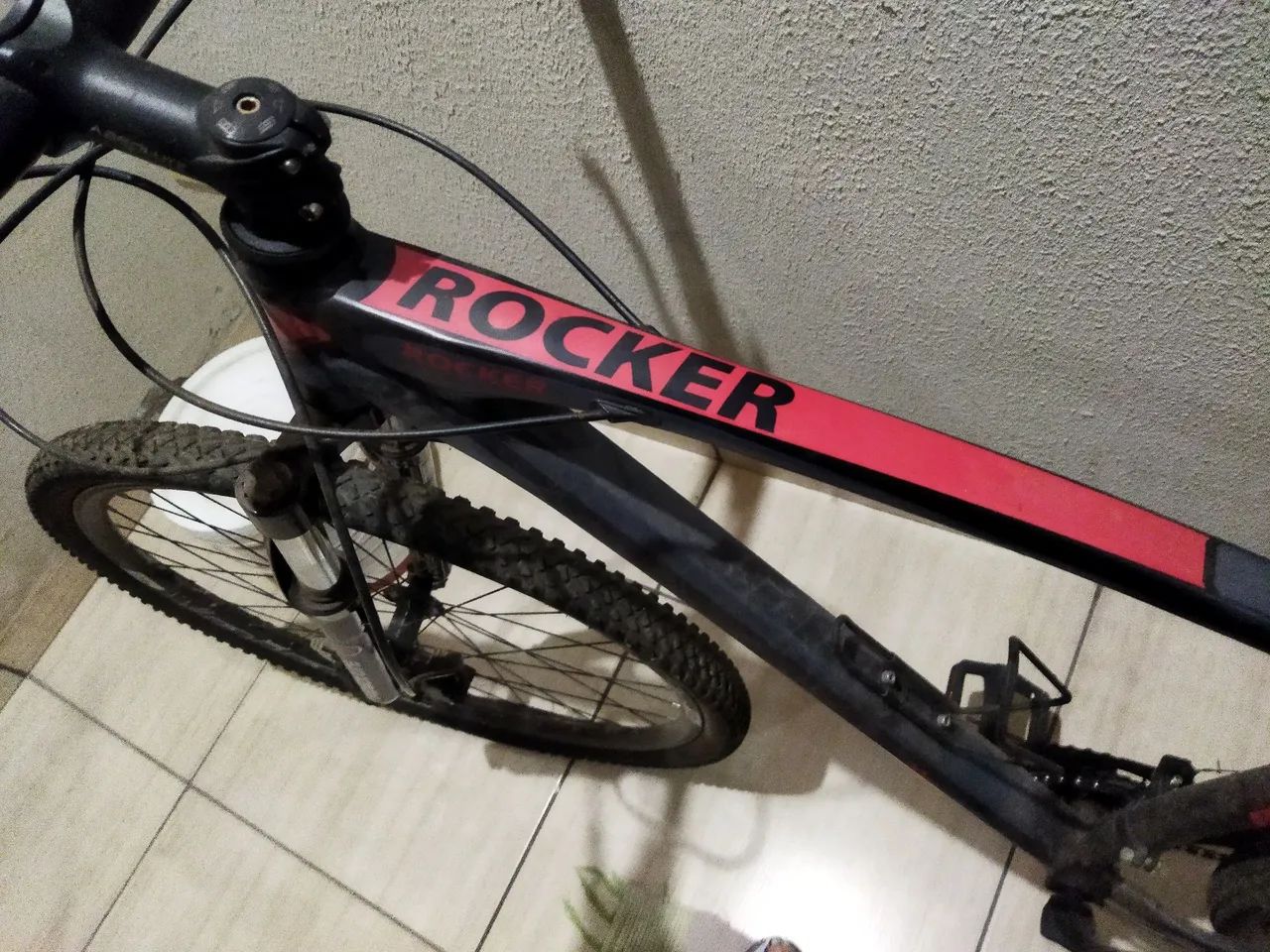 Bicicleta aro 29 em bom estado - Foto 3