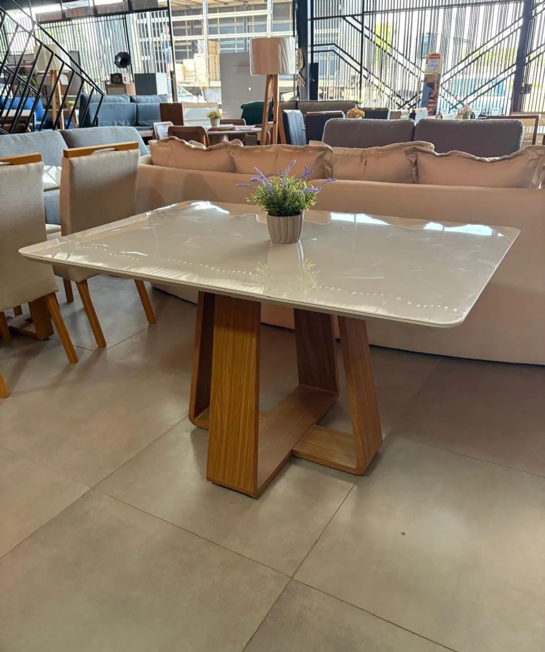 Mesa 135×90 com 4 cadeiras  - Foto 4