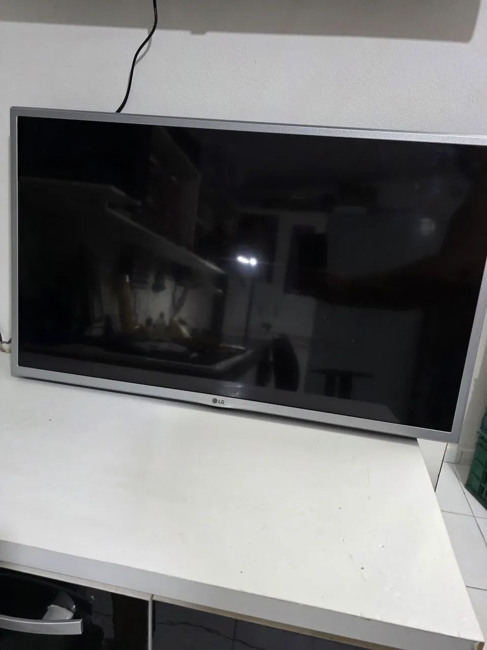 Vendo smart tv de 32" LG bem conservada e funcionando tudo perfeito!