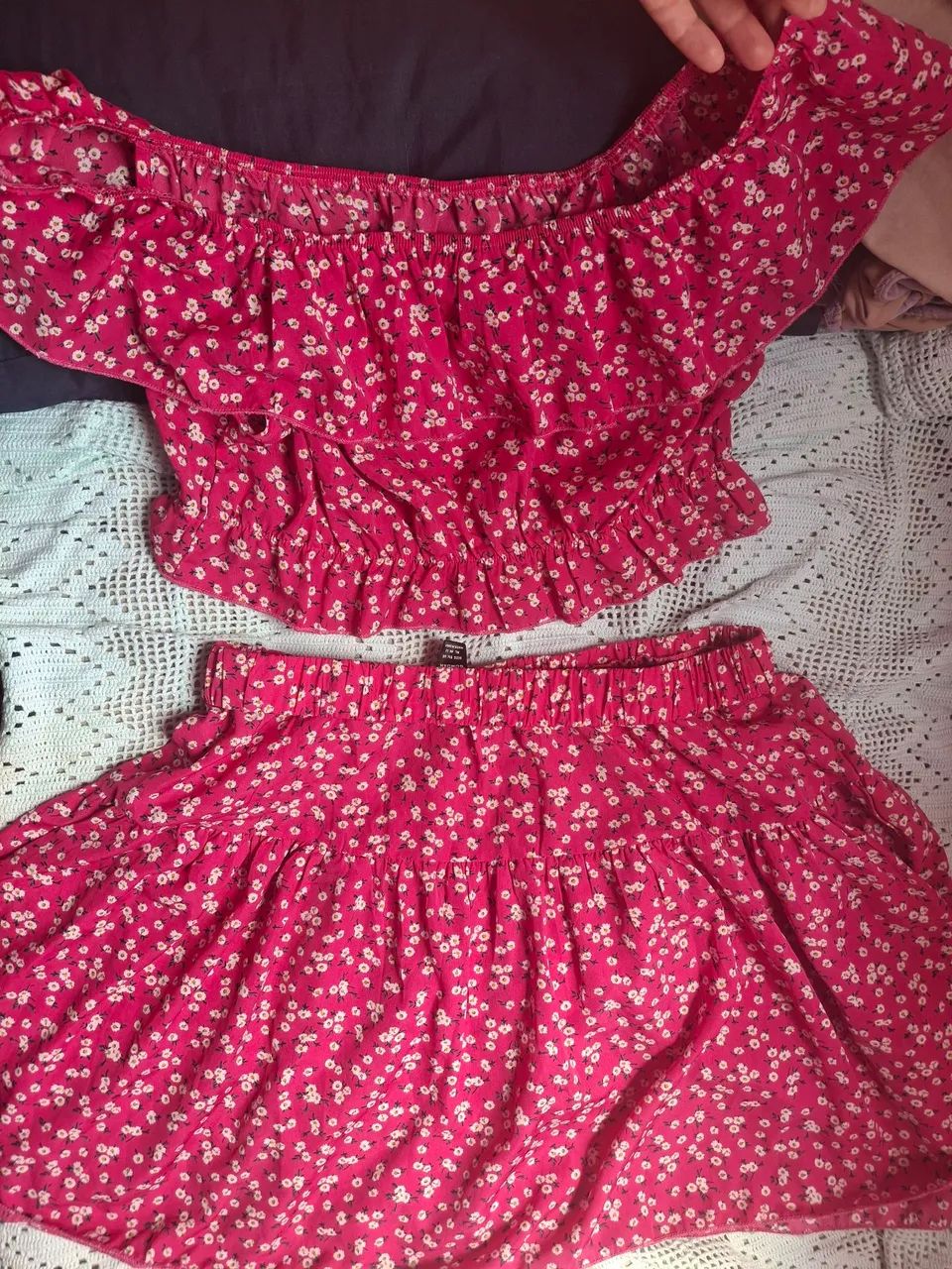 Vendo conjunto saia e cropped.