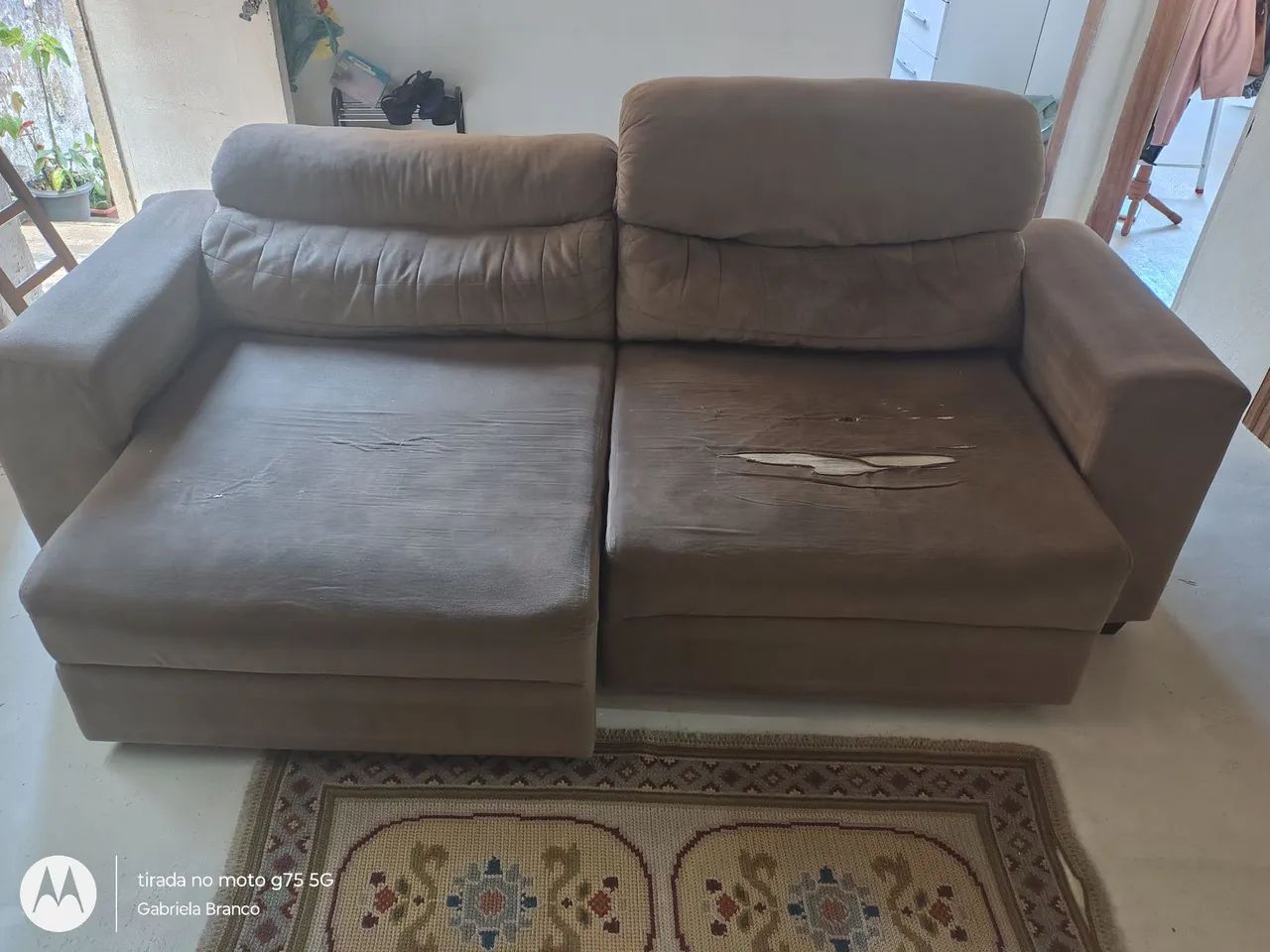 Sofá reclinável e retrátil 