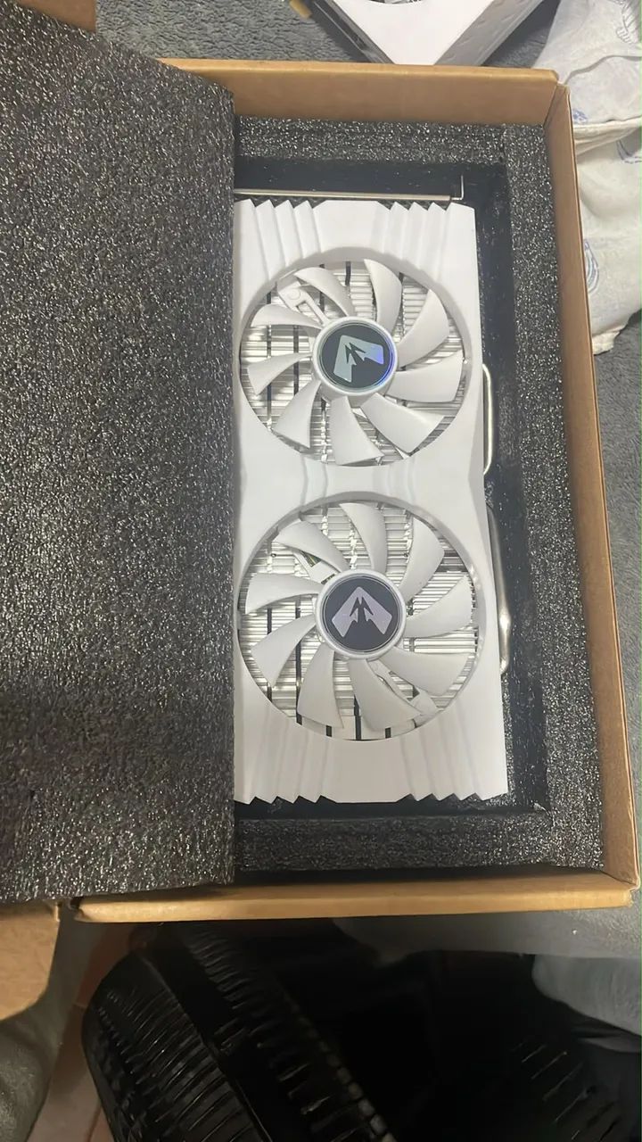 Placa: RX 580 com 8GB branca 