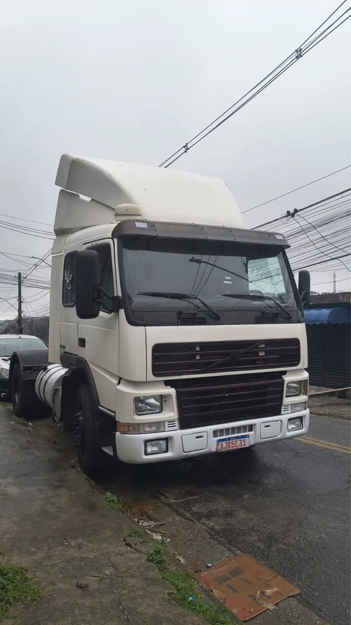 Vende-se Volvo 2000 + carreta
